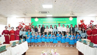 Đoàn đánh giá ngoài kiểm định chất lượng giáo dục làm việc tại Trường Mầm non Ngọc Lan Đoàn đánh giá ngoài kiểm định chất lượng giáo dục làm việc tại Trường Mầm non Ngọc Lan