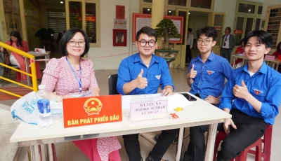 Tổ bầu cử - Những người thầm lặng góp phần làm nên thành công của ngày bầu cử Tổ bầu cử - Những người thầm lặng góp phần làm nên thành công của ngày bầu cử