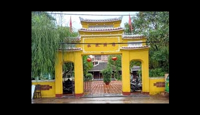 Giữa phố thị, Đình làng Hải Châu vẫn đẹp theo cách rất riêng – cổ kính và bình yên. Giữa phố thị, Đình làng Hải Châu vẫn đẹp theo cách rất riêng – cổ kính và bình yên.