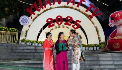 Đêm Nguyên tiêu nghe “Những vần thơ Xuân” Đêm Nguyên tiêu nghe “Những vần thơ Xuân”